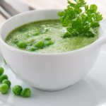 Erbsen-Matcha-Suppe