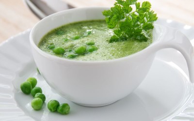 Matcha Suppe mit Erbsen