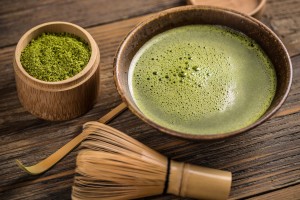 traditionelle Zubereitung von Matcha Tee